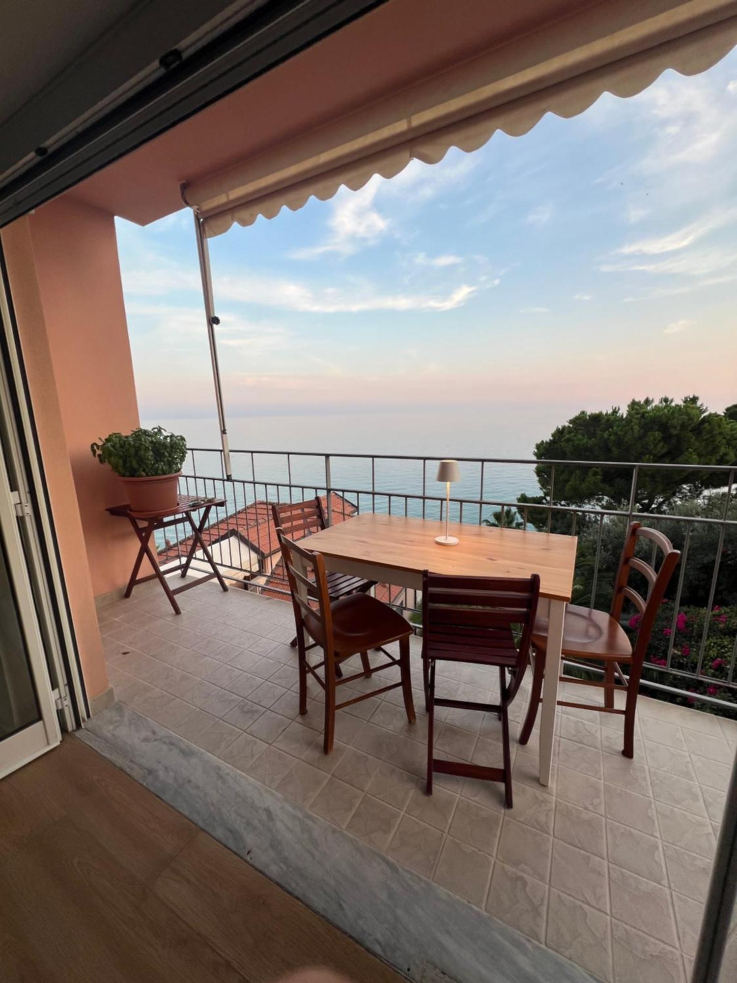 La Casa Alle Calandre Ventimiglia Luaran gambar